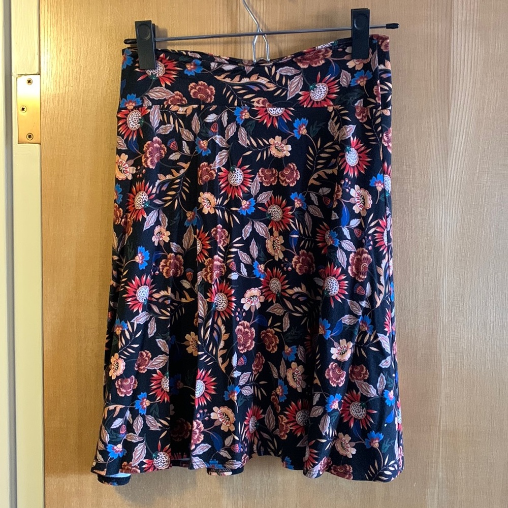 Stretchy floral mini skirt